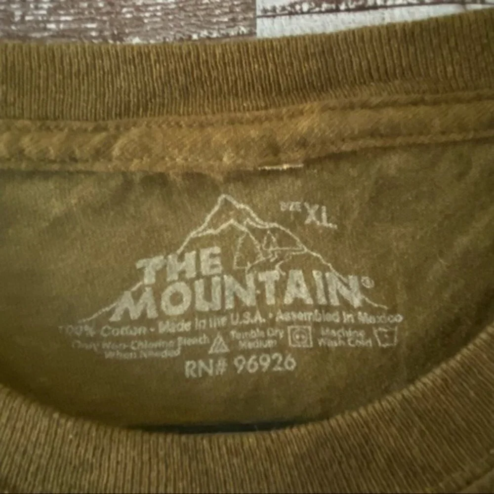The‎ Mountain Men's Short-Sleeved Graphic Tee Size XL